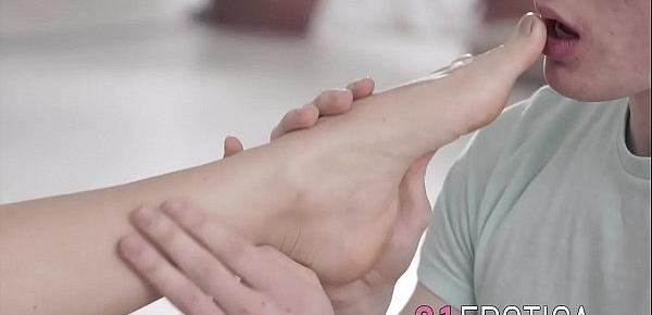  Girlfriend with beautiful feet gives her boyfriend a footjob